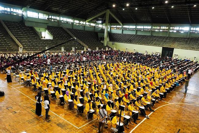 Ribuan mahasiswa mengikuti tes seleksi dapatkan beasiswa Djarum | Photo: Copyright Doc Vemale.com