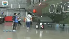 KPK memeriksa bagian helikopter Agusta Westland 101 atau AW 101 yang terparkir di hanggar pesawat Pangkalan Udara Halim Perdanakusuma.