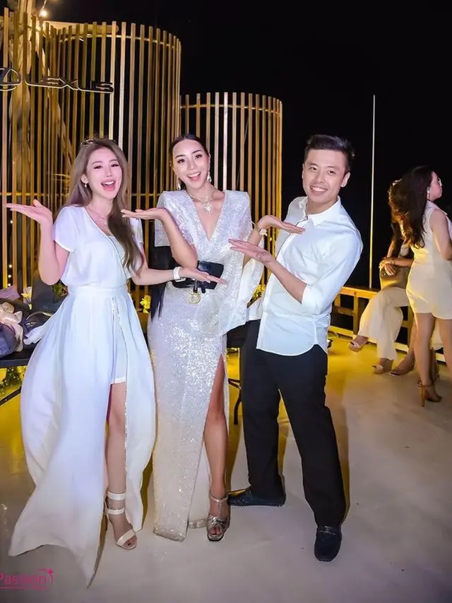 Sedang Dekat, Ini 6 Potret Kapten Vincent dan Emily Young yang Didoakan Jadian