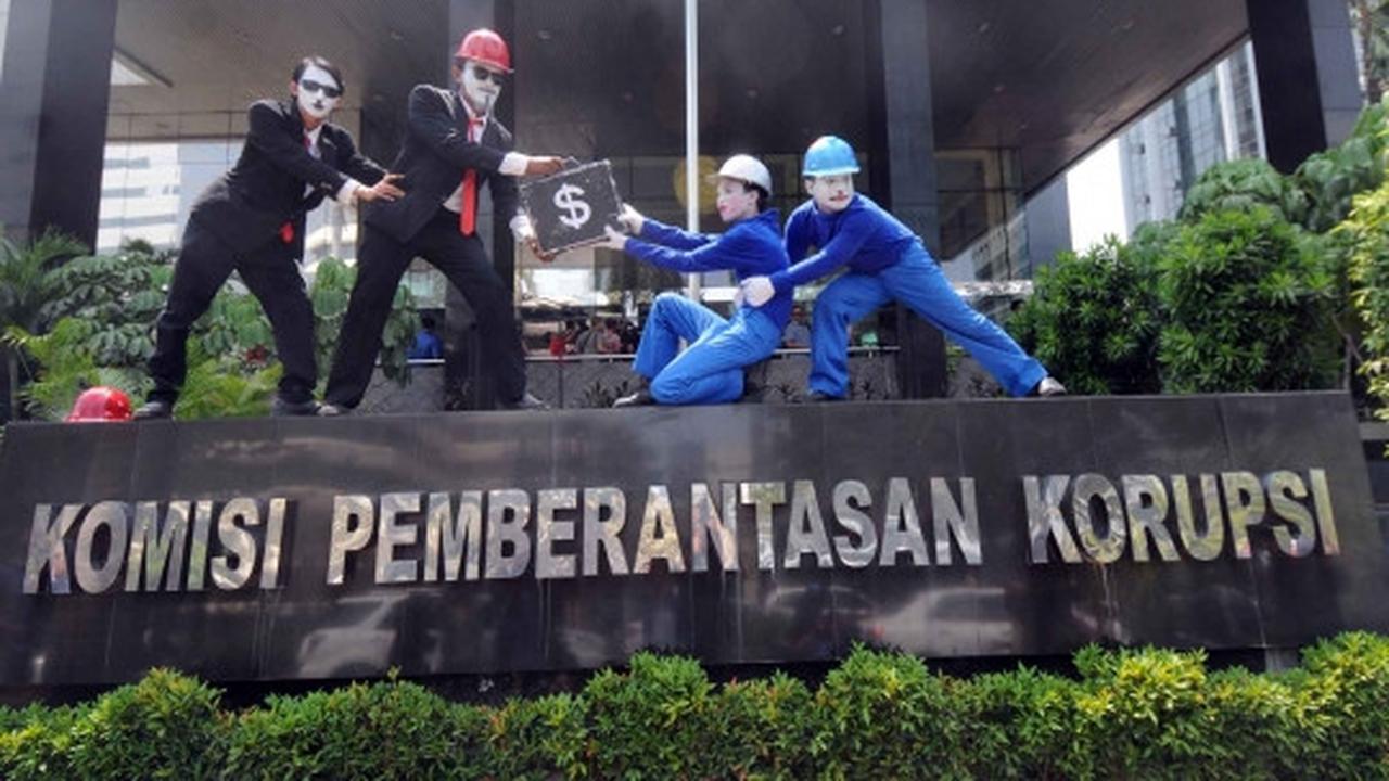 Geruduk KPK, pekerja JICT gelar teatrikal korupsi Pelindo II