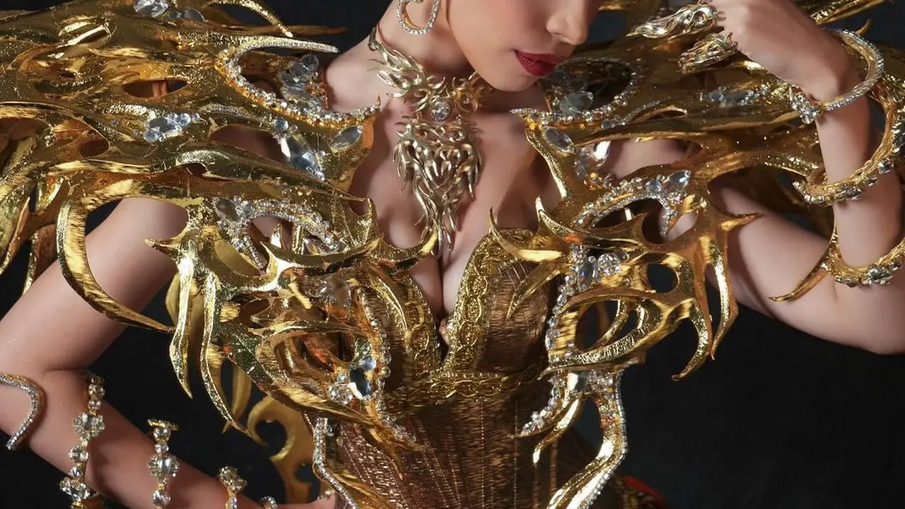 Miss Universe Indonesia Clara Shafira Kenakan Kostum Nasional Bertema Malaikat Pelindung Nusantara, Desainnya bak Wonder Woman