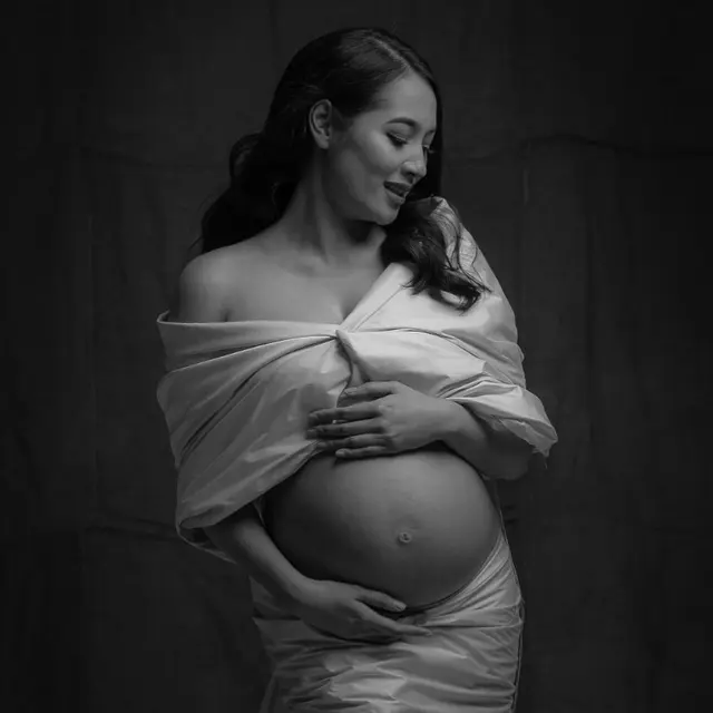 Masuki Usia Kehamilan 36 Minggu, Ini 6 Potret Maternity Shoot Niken Anjani
