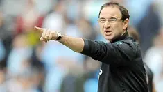 Gaya manajer Aston Villa Martin O'Neill saat memberi instruksi kepada para pemainnya di laga lanjutan EPL melawan Manchester City di City Of Manchester Stadium, 1 Mei 2010. AFP PHOTO / ANDREW YATES