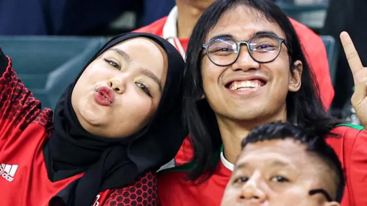 Wajah-wajah gembira para suporter juga tak luput dalam jepretan fotografer.