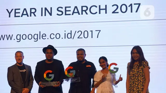 Managing Director Google Indonesia Tony Keusgen bersama penyanyi Surat Cinta untuk Starla Virgoun "Last Child", Sutradara Pengabdi Setan Joko Anwar, pemeran Ibu di Pengabdi Setan Ayu Laksmi, dan Product Communication Lead Google Indonesia Putri Silalahi (