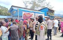 Fakta Menarik: Polres Tolikara Salurkan 105 Karung Beras SPHP, Jaga Stabilitas Harga Pangan Papua