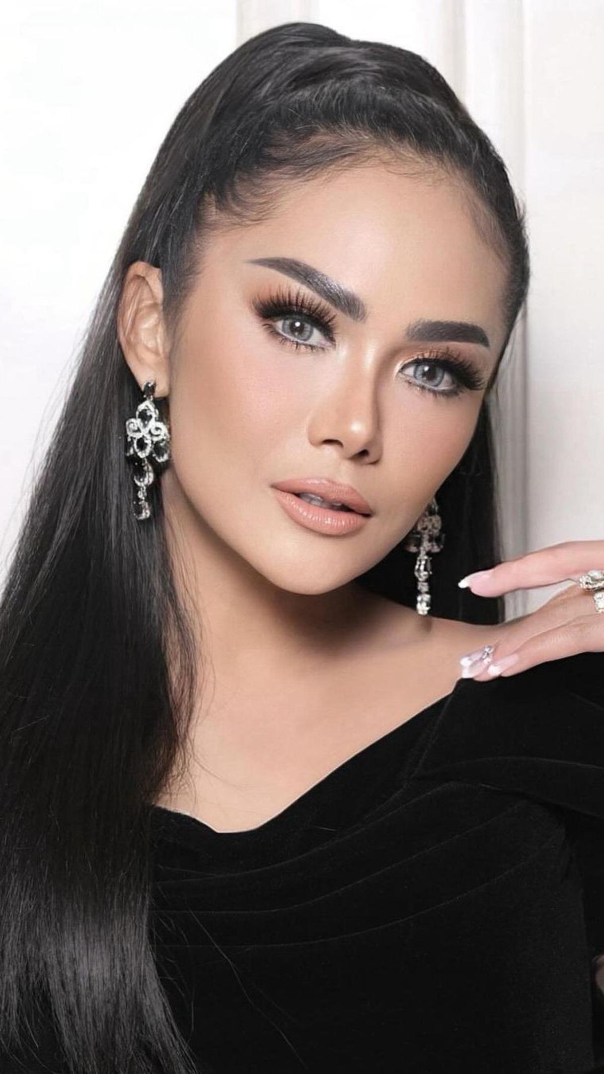 Dinobatkan sebagai Artis Termahal