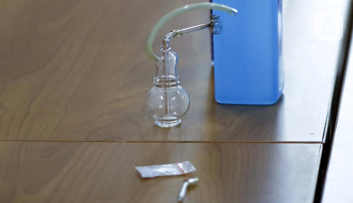 FOTO: Ini Barang Bukti Penangkapan Nia Ramadhani dan Ardi ...