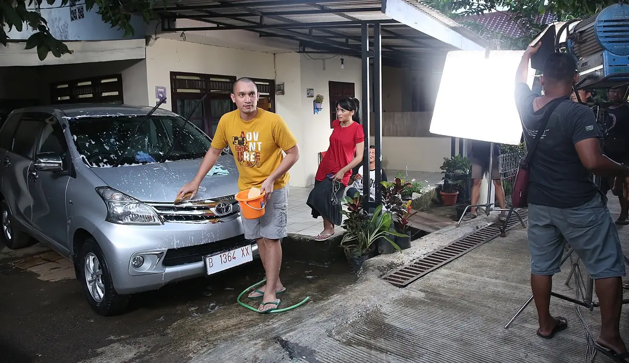 Bercerita baru pertama kali bermain dengan Gio dan Rifky, Ciki mengaku tidak memiliki masalah. Mengeratkan kedekatan mereka, hanya perlu melakukan pendekatan dengan cara mengobrol. (Bambang E. Ros/Bintang.com)