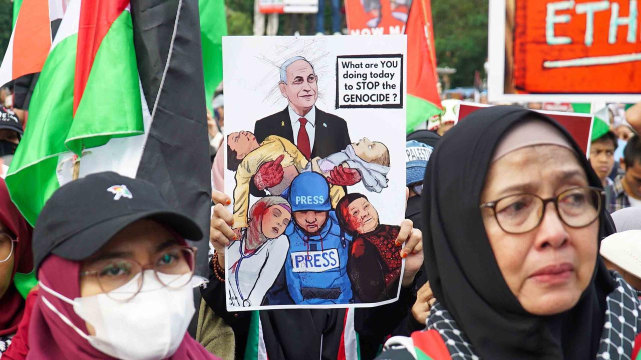 FOTO: Dua Tahun Genosida di Gaza, Massa Kepung Kedubes AS Serukan Akhiri Blokade Palestina