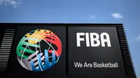 Logo FIBA. (Bola.com/Dok.Fabrice COFFRINI / AFP).