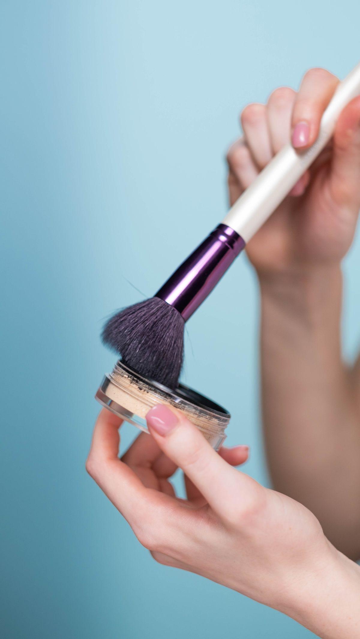 1. Make Over Silky Smooth Translucent Powder<br>