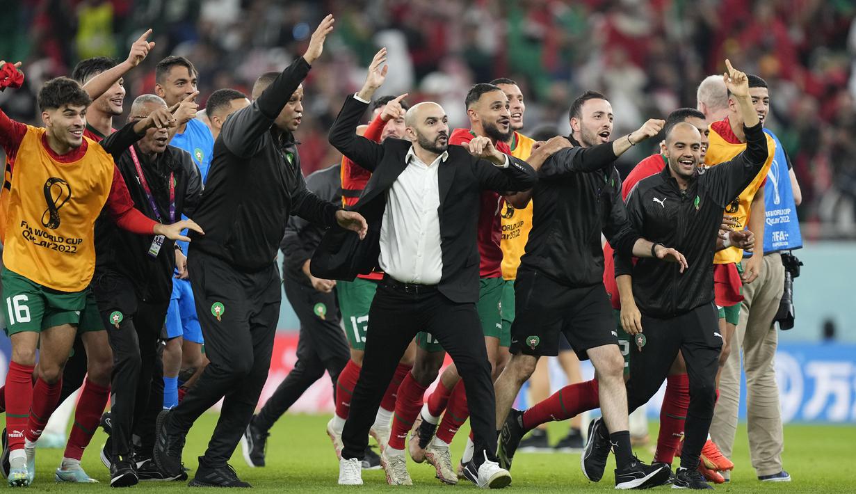 Dibalik keberhasilan pasukan Singa Atlas di Piala Dunia kali ini tak lepas dari peran sang pelatih yang bernama Walid Regragui. (AP/Martin Meissner)