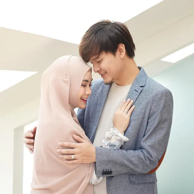 7 Potret Mesra Anisa Rahma dan Suami yang Kini Jalani Progam Bayi Tabung