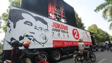  PT Mediatronics Indonesia menyumbangkan satu armada mobile LED Trailer-nya untuk kampanye Jokowi-Jusuf Kalla (Liputan6.com/Herman Zakharia). 