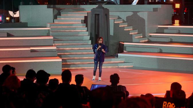 Wakil Menteri Ekonomi Kreatif, Irene Umar, memberi sambutan pada pembukaan M7 World Championship 2026 di Jembatan Kota Intan, PIK 2, Jakarta, Jumat (9/1/2025). Credit: Kementerian Ekraf