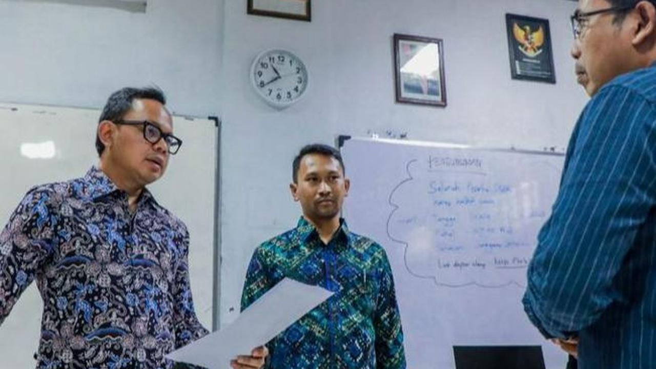 Bagi peserta didik yang berdomisili di luar wilayah zonasi yang ditetapkan pemerintah daerah maupun adanya pemalsuan alamat di KK maka akan dinyatakan gugur alias ditolak.