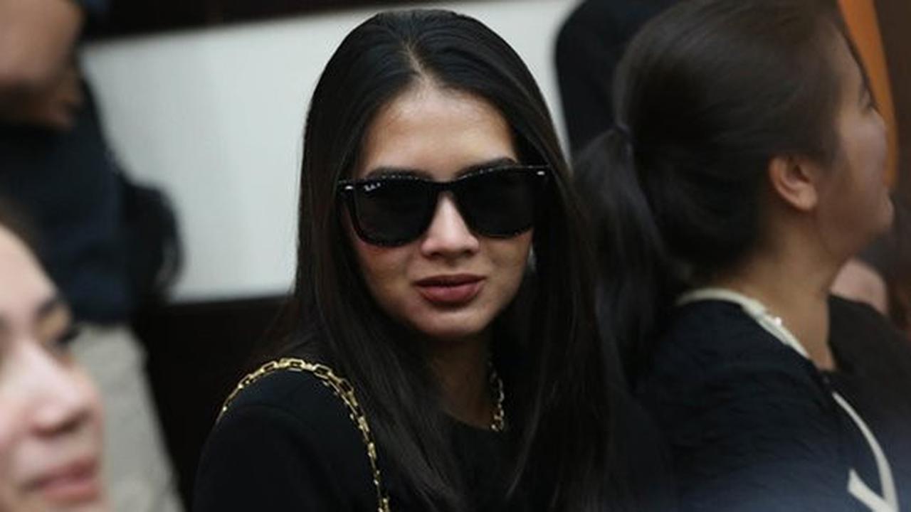 Potret Soraya Rasyid Beri Dukungan Untuk Tamara Tyasmara di Sidang Kasus Kematian Dante