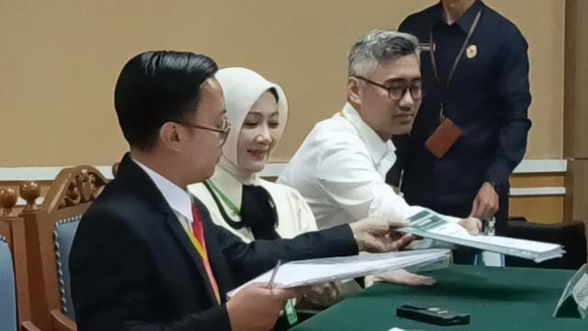 Momen Atalia Praratya Hadiri Sidang Gugatan Perceraiannya: Minta Doa dan Tersenyum Tipis