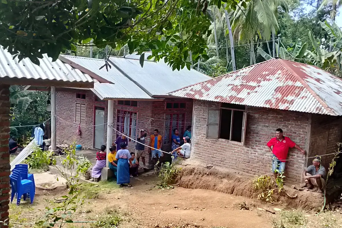 rumah siswi SMA yang gantung diri di NTT