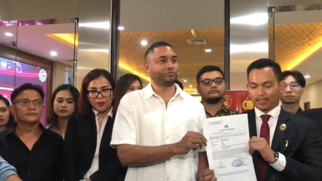 Rayen Pono didampingi kuasa hukumnya mendatangi Bareskrim Mabes Polri, Rabu (23/4/2025) siang.