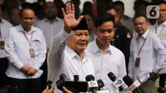 Pasangan calon presiden dan wakil presiden (Capres-Cawapres) nomor urut 2 Prabowo Subianto dan Gibran Rakabuming Raka tiba di Gedung Komisi Pemilihan Umum Republik Indonesia (KPU RI), Jakarta Pusat, Rabu (24/4/2024). (Liputan6.com/Angga Yuniar)