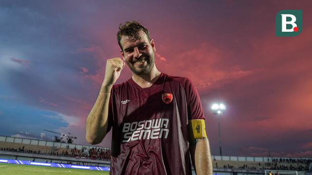 Foto: Pecah! Suporter Persita Panaskan Laga Uji Coba Melawan PSM Makassar di Laga Persahabatan