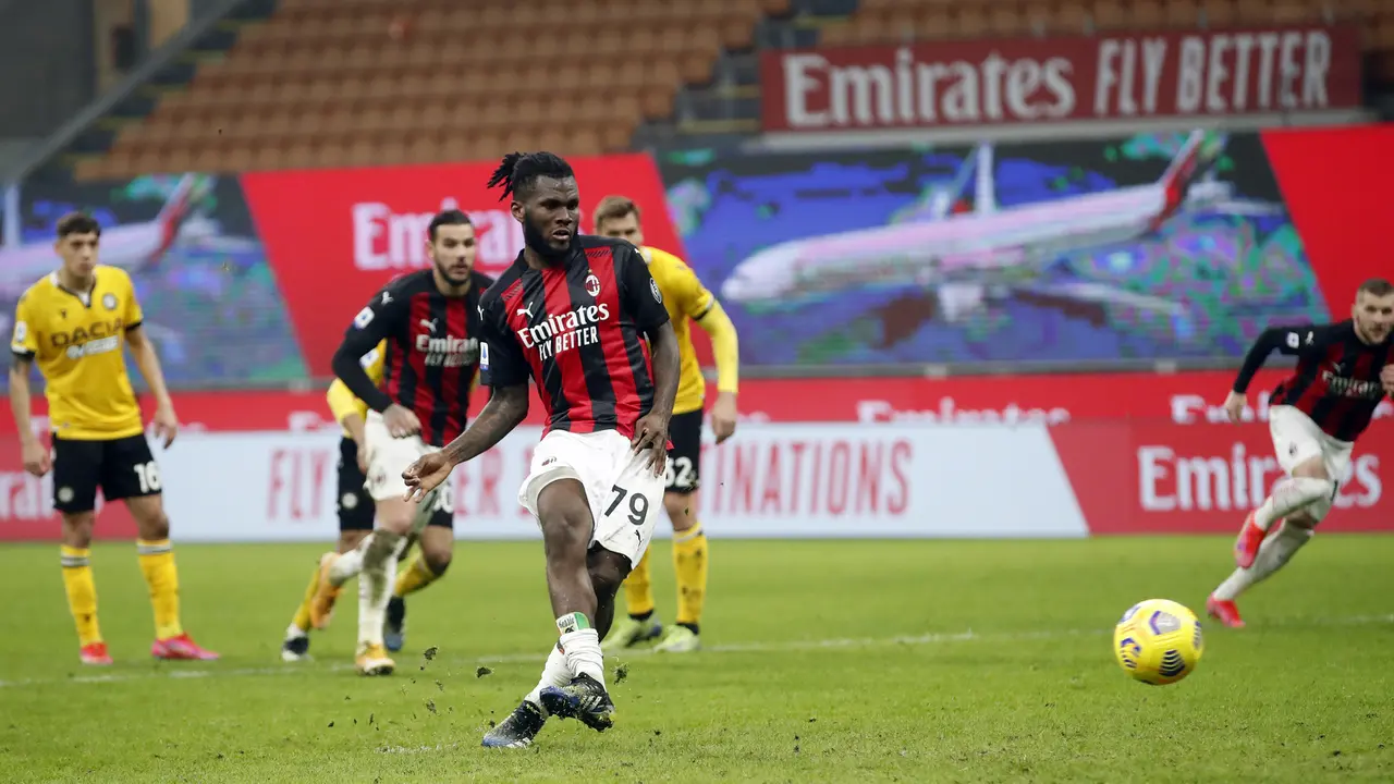 FOTO: Gol Penalti Franck Kessie di Masa Injury Time Hindarkan AC Milan dari Kekalahan - Franck Kessie
