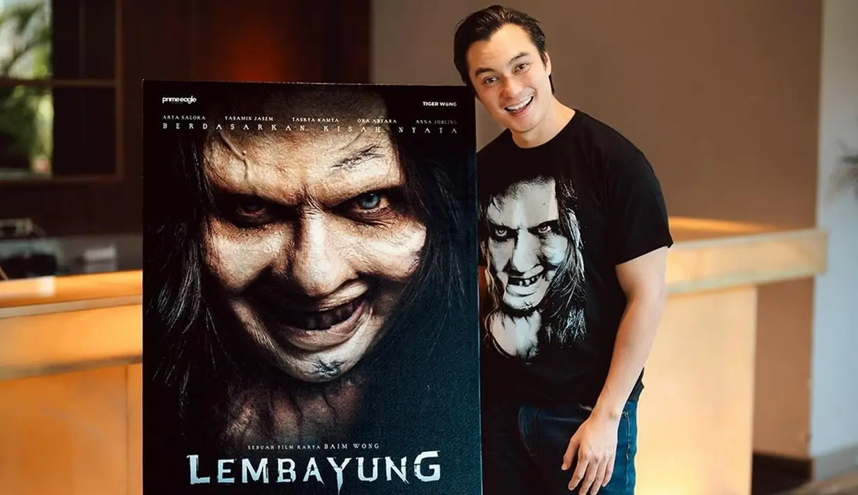 Baim Wong melalui unggahan Instagram, membagikan momen press conference film yang disutradarai olehnya. Film Lembayung tersebut menandai karya debutnya sebagai seorang sutradara. Dalam caption, Baim mengaku tak sabar menantikan gala premiere yang digelar tanggal 13 September nanti. (Liputan6.com/IG/@baimwong)