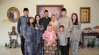 Putra Presiden ke-6 RI Susilo Bambang Yudhoyono (SBY), Agus Harimurti Yudhoyono (AHY) serta Edhie Baskoro Yudhoyono (Ibas) dan keluarga berkunjung ke kediaman Presiden ke-4 RI Abdurrahman Wahid (Gus Dur), Kamis (6/6/2019). (Ist)