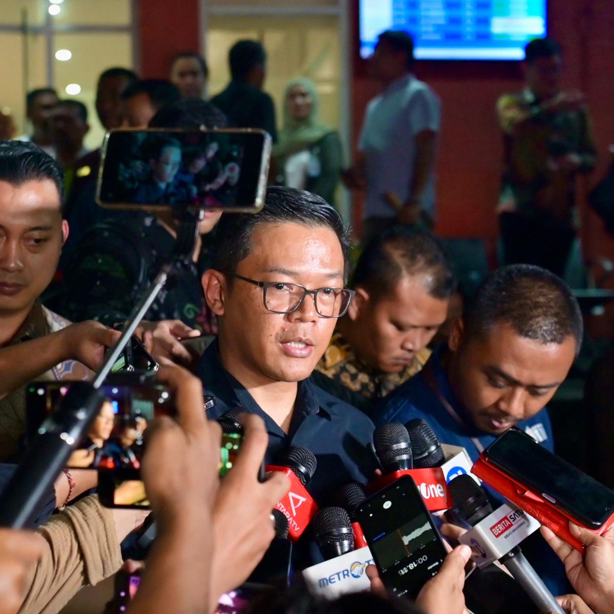 Momen Haru Menlu Sugiono Jemput Jenazah Zetro Leonardo Purba Diplomat Ditembak di Peru: Kami akan Teruskan Perjuanganmu