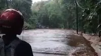 Jalur Pantura penghubung Situbondo- Banyuwangi lumpuh total akibat banjir di kawasan Taman Nasional Baluran (Istimewa)