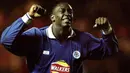 4. Emile Heskey, striker yang mencetak 111 gol sepanjang kariernya di Liga Inggris ini merupakan binaan akademi Leicester. Bergabung dengan The Foxes tahun 1994 sebelum akhirnya hijrah ke Liverpool tahun 2000. (Bola.com/Bleacherreport.com)