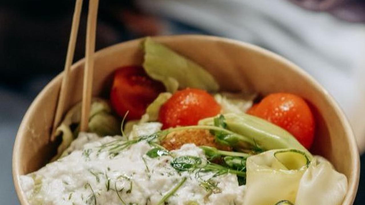 Dengan memilih makanan tradisional Indonesia yang sehat dan rendah kalori, Anda dapat menjaga pola makan seimbang dan mendukung program diet Anda dengan baik. Selamat mencoba!