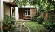 Cara Membuat Halaman Rumah Kecil Terasa Sejuk dan Asri, Rahasianya Ada pada Penataan