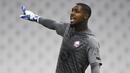 Mike Maignan merupakan mantan pemain Lille yang saat ini resmi merumput sebagai penjaga gawang AC Milan sekaligus menjalani debut di Liga Italia. Maignan direkrut oleh Rossonerri dengan nilai transfer 15 juta euro atau sekitar 261,2 miliar rupiah. (Foto: AFP/Nicolas Tucat)