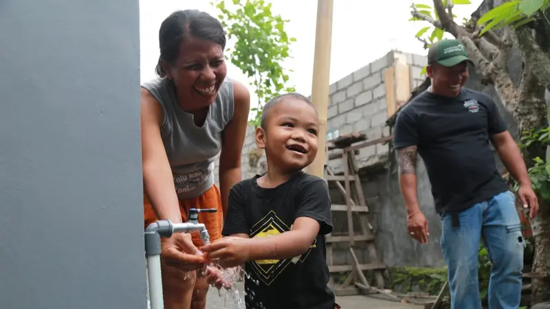 Kementerian Sosial (Kemensos) menjawab Kebutuhan air bersih bagi warga Desa Kamasan, Klungkung, Bali, melalui program instalasi air terpadu.
