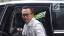 Menteri Pemuda dan Olahraga (Menpora), Imam Nahrawi turun dari mobil setibanya di Gedung KPK, Jakarta, Kamis (24/1). Menpora Imam memenuhi panggilan sebagai saksi dalam kasus dugaan suap terkait dana hibah Kemenpora ke KONI. (Merdeka.com/Dwi Narwoko)