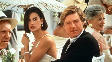 Model rambut era 90-an ala Demi Moore. (dok Instagram @throwbacklovely/https://www.instagram.com/p/B6_-81zlB3f//Adhita Diansyavira)