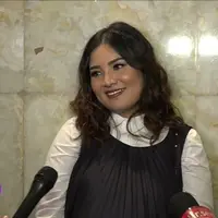 Nindy memberikan pendidikan formal dan nonformal untuk anaknya sejak dini. Hal itu ia lakukan untuk membuat anaknya siap untuk bersaing secara global. 