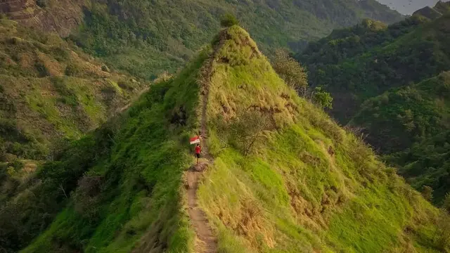 Gunung Tumpeng atau Bukit Koneng di Sukabumi