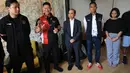 Ketua Umum NOC Indonesia Raja Sapta Oktohari (kedua kiri) memberikan sambutan didampingi Duta Besar Republik Indonesia untuk Prancis Mohamad Oemar, Chef de Mission (CdM) Olimpiade Indonesia Anindya Bakrie serta atlet Judo sekaligus pembawa bendera Indonesia pada pembukaan Olimpiade Paris 2024 Maryam March Maharani dalam acara doa bersama Tim Indonesia jelang Olimpiade Paris 2024 di Rumah Garuda kawasan Saint Ouen, Paris, Prancis, Selasa (23/7/2024). (Dok. NOC Indonesia)