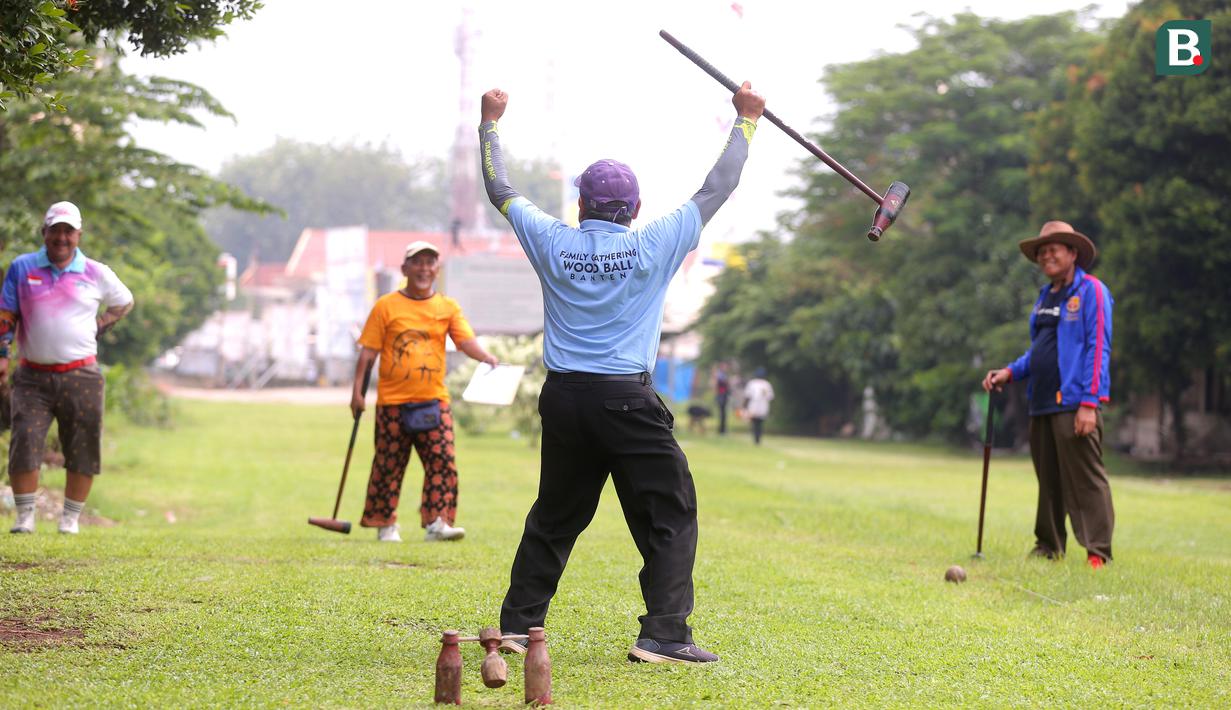Selain menyehatkan, olahraga yang mirip dengan golf ini dipilih karena minim resiko cedera dan yang pasti lebih murah meriah. (Bola.com/M Iqbal Ichsan)