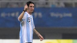 1. Lionel Messi (Argentina), bintang Barcelona ini membela tim Tango pada Olimpiade Beijing 2008. Bersama Angel Di Maria dan Sergio Aguero, Messi mempersembahkan medali emas usai menaklukan Nigeria 1-0 di final. (AFP/Liu Jin)