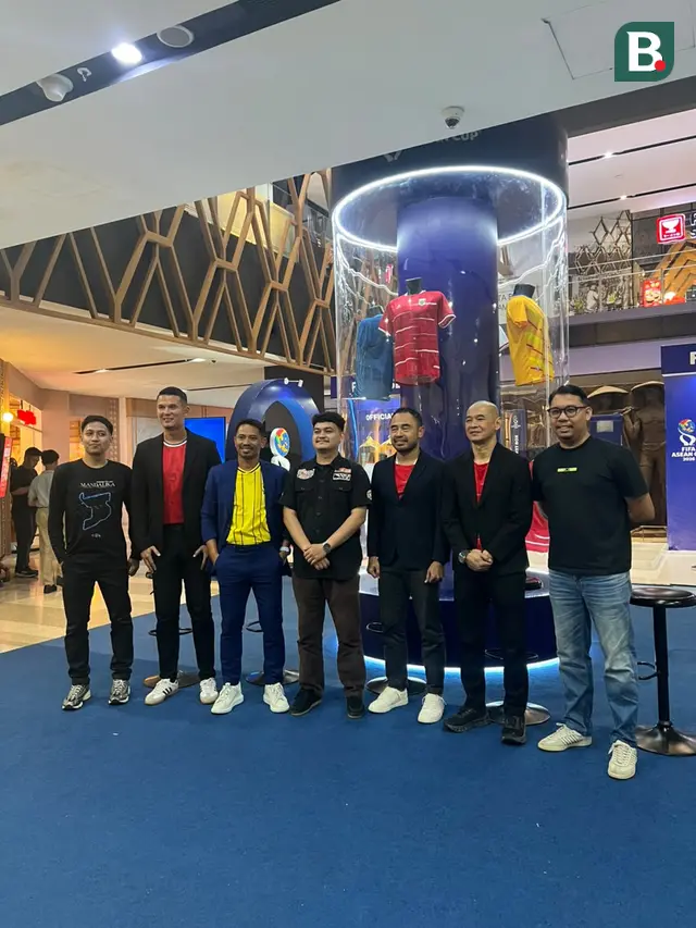 Empat legenda sepak bola ASEAN, Kurniawan Dwi Yulianto dan Ponaryo Astaman dari Indonesia, Safiq Rahim dari Malaysia, dan Baihakki Khaizan dari Singapura, meramaikan Trophy Reveal FIFA ASEAN Cup 2026 di Jakarta.
