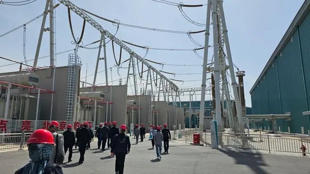Direktur Utama PLN Darmawan Prasodjo melakukan studi ke proyek jaringan listrik cerdas dan arus searah tegangan tinggi, atau Smart Grid dan High Voltage Direct Current (HVDC) di Zhangbei, China. (Dok PLN)