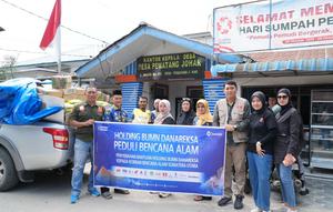 PT Danareksa (Persero) memberikan bantuan logistik 5 ton beras dan ribuan paket sembako ke  18.500 Kepala Keluarga sejak 8 Desember 2025. (Dok Holding BUMN Danareksa)