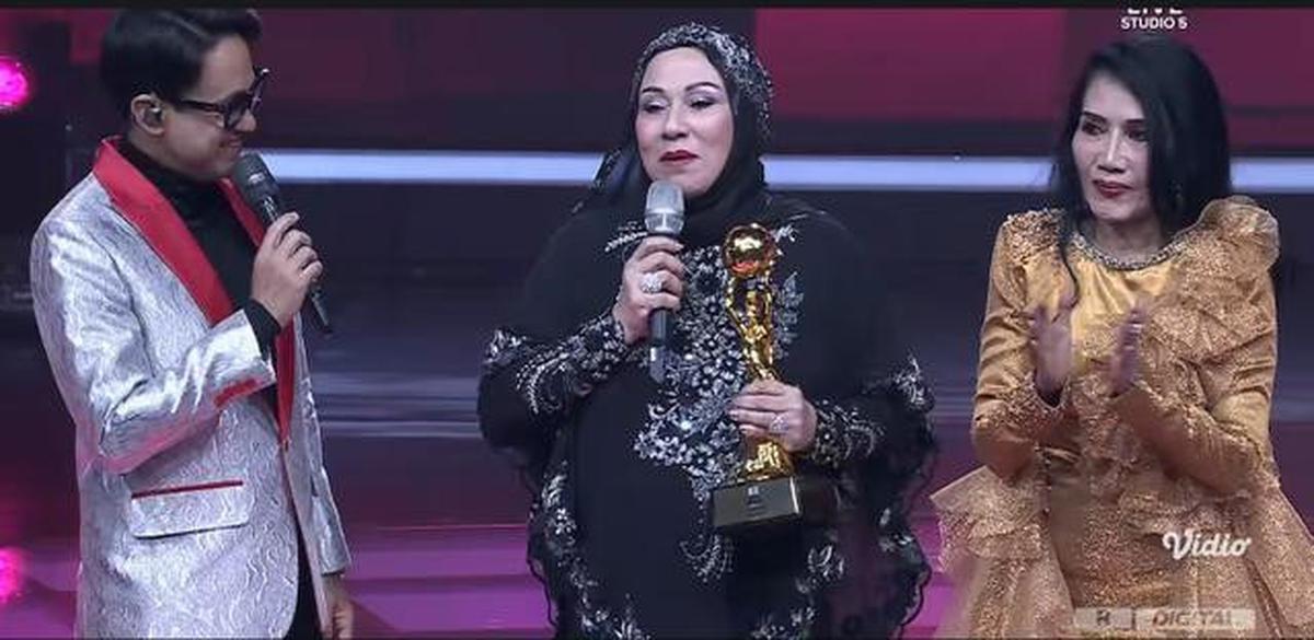 Camelia Malik Dianugerahi Penghargaan Lifetime Achievement Indonesian Dangdut Awards 2025