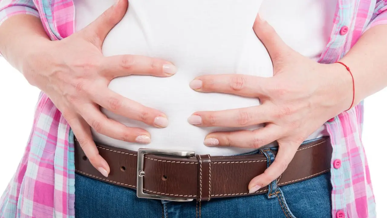 5 Kiat Atasi Begah Saat Perut Terlalu Kenyang (Pop Paul Catalin/Shutterstock)