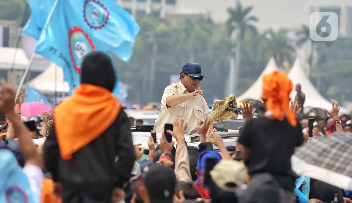 Untuk diketahui, kehadiran Presiden Prabowo Subianto dalam perayaan hari buruh internasional merupakan kali kedua pemimpin tertinggi di negara ini menghadiri 'hari raya' kelas buruh. (Liputan6.com/Angga Yuniar)